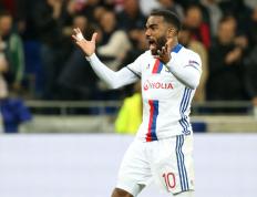 乐鱼体育-里昂球员助攻得分，帮助球队获胜