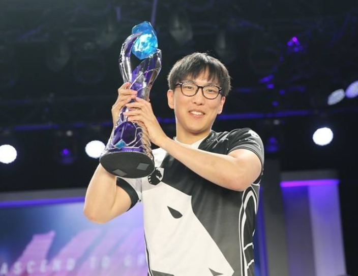 乐鱼app-TL横扫TSM，Deft团战一打五淘汰赛3:2（深圳）