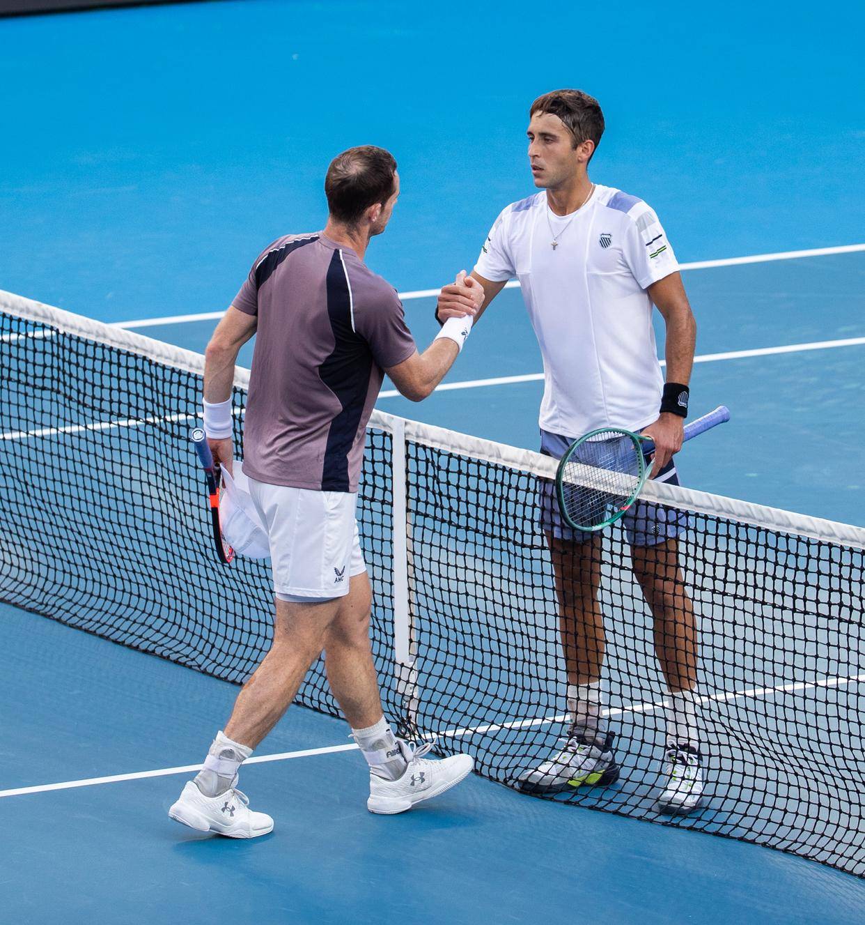 乐鱼app-包含澳大利亚网球队逆转英国网球队,瓦林卡统治全场的词条